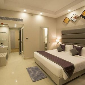 Hotel Saros Suites Near Delhi Airport By Gross Group